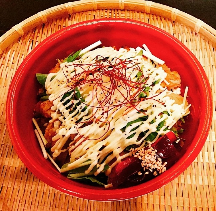 炭火串焼 もん もん特製つくね丼